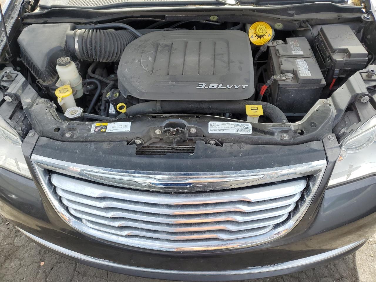 2016 Chrysler Town & Country - Image 12