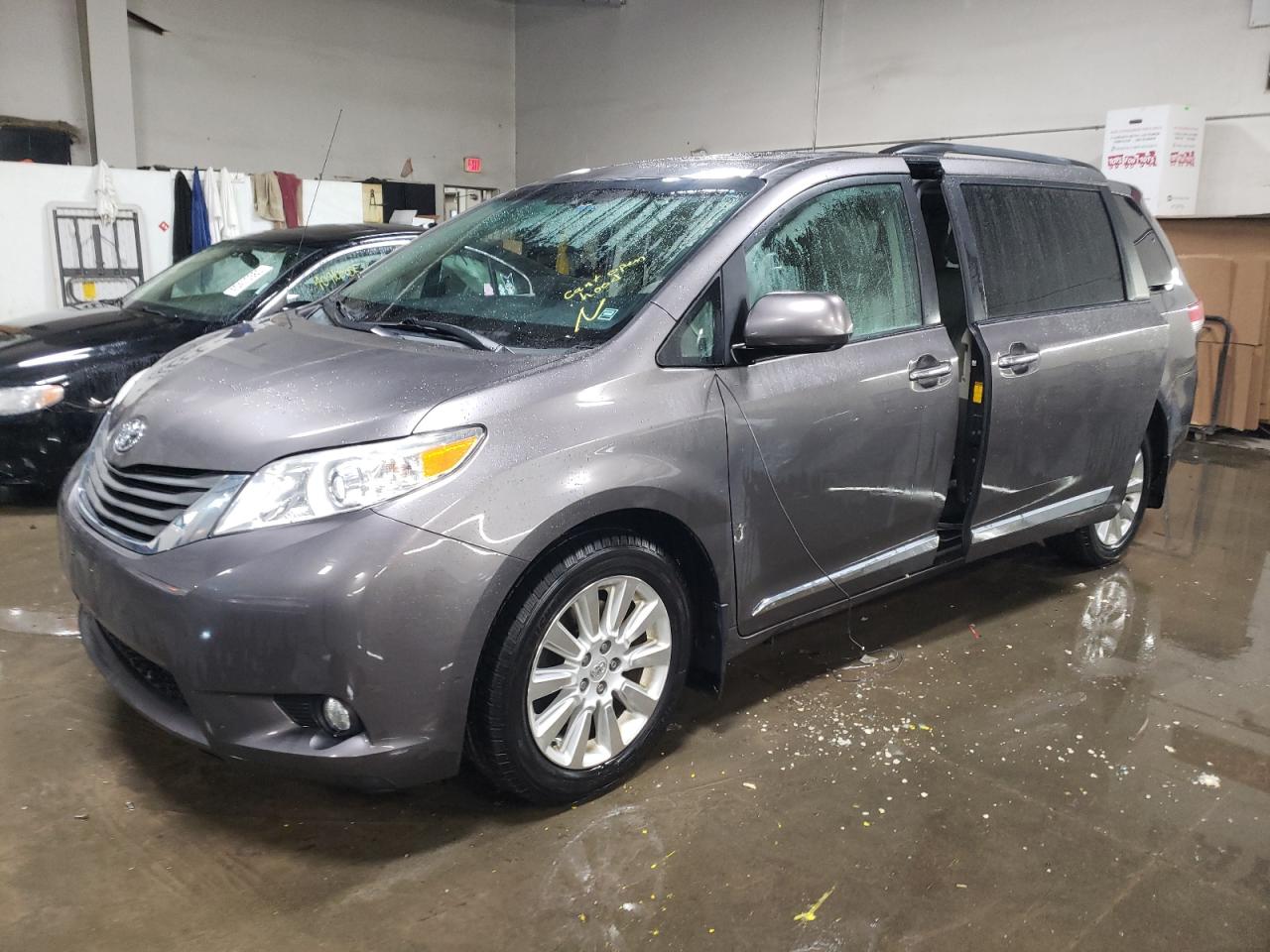 2014 Toyota Sienna - Image 1