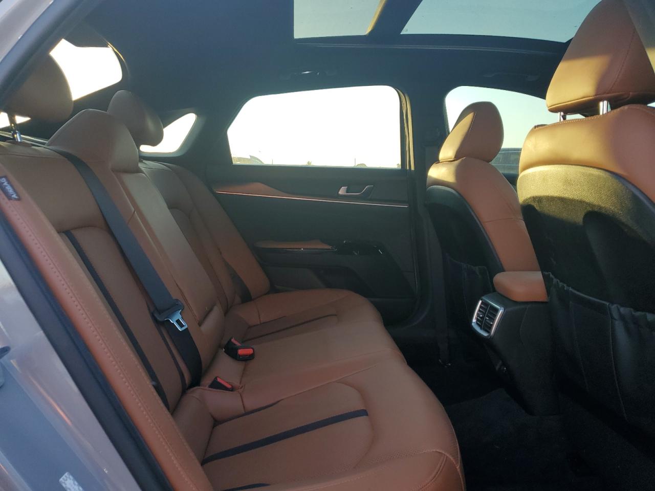 2022 Kia K5 - Image 10