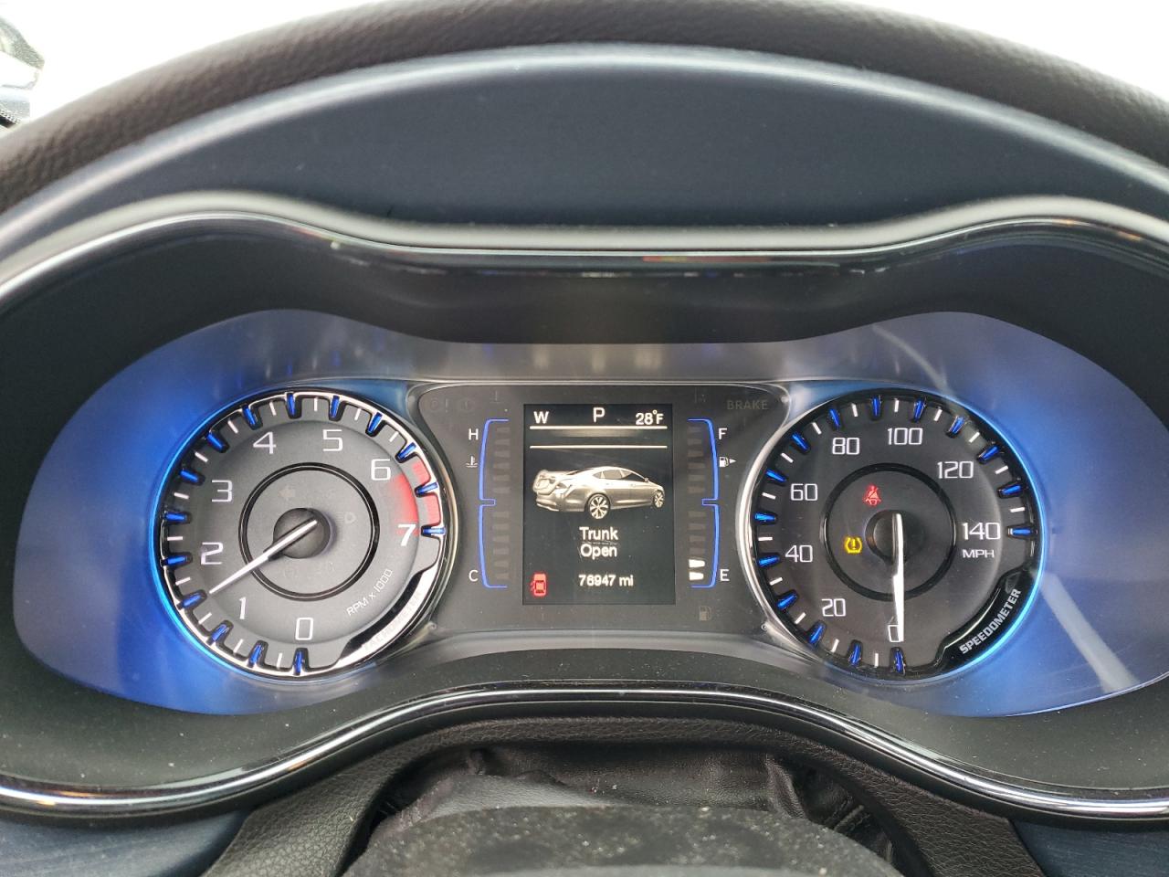 2015 Chrysler 200 - Image 9