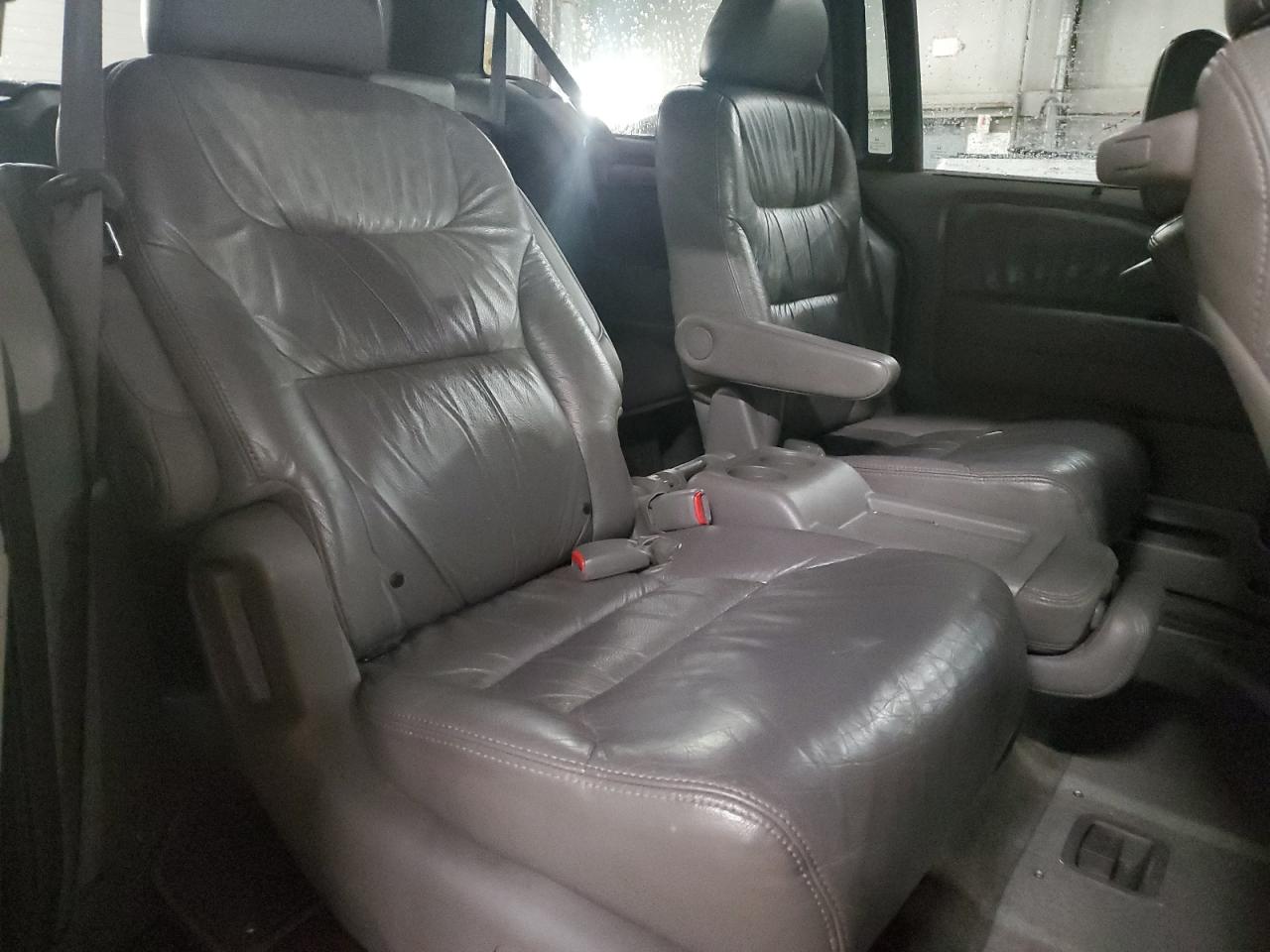 2010 Honda Odyssey - Image 11