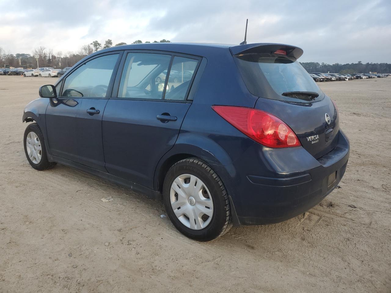 2012 Nissan Versa - Image 2