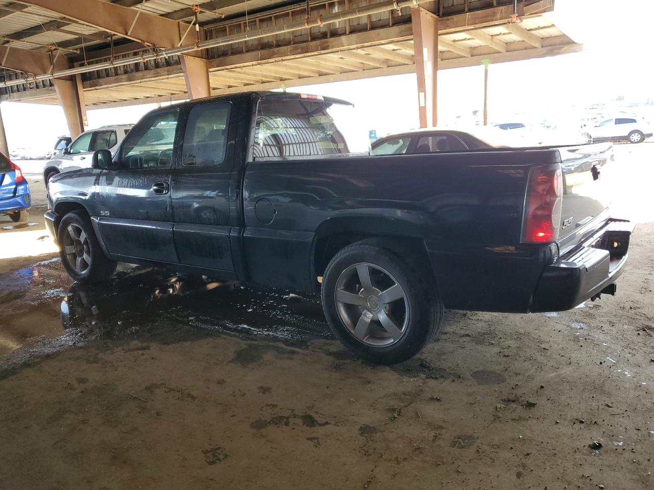 2005 Chevrolet Silverado - Image 2