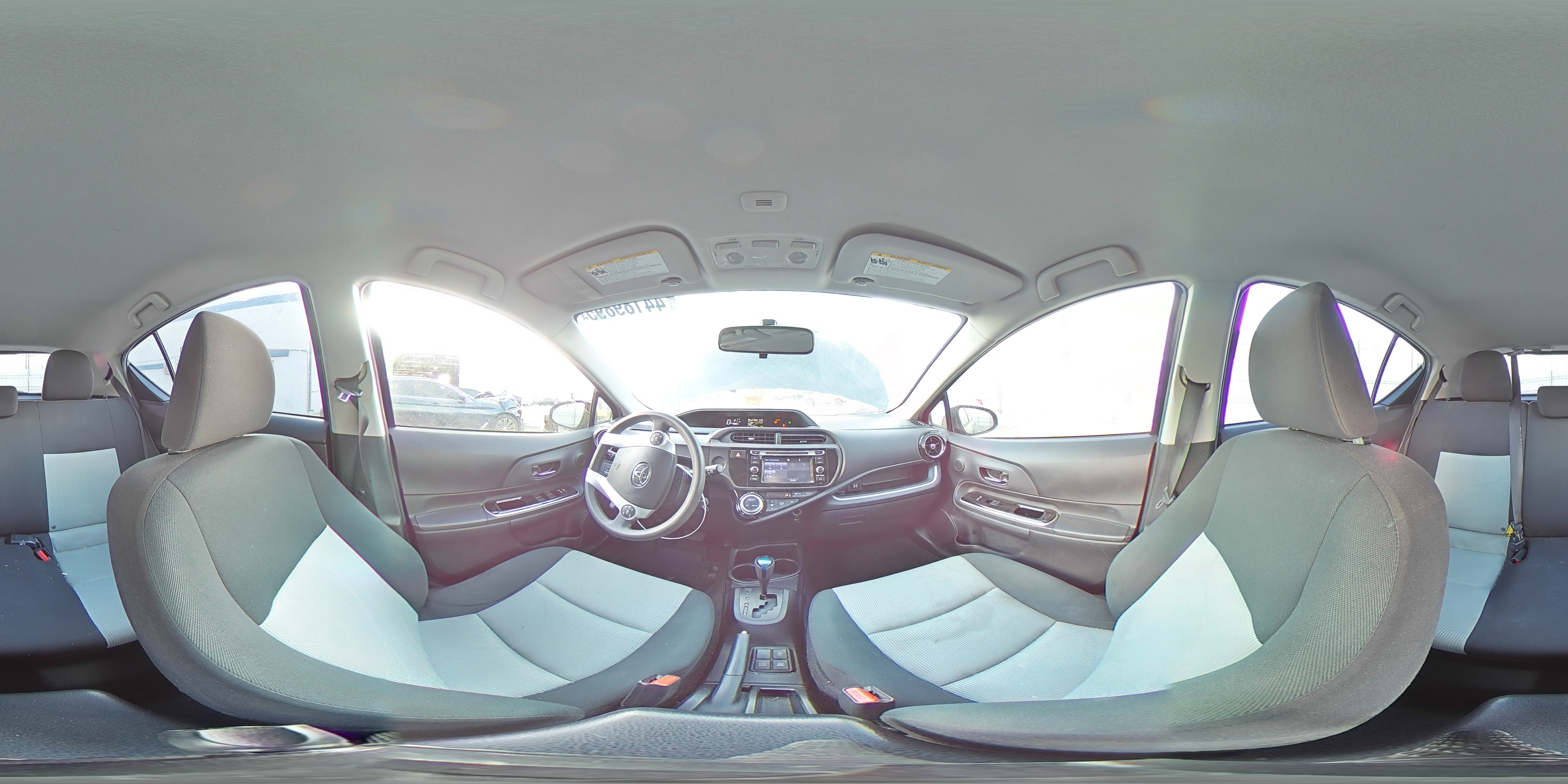 2016 Toyota Prius - Image 12