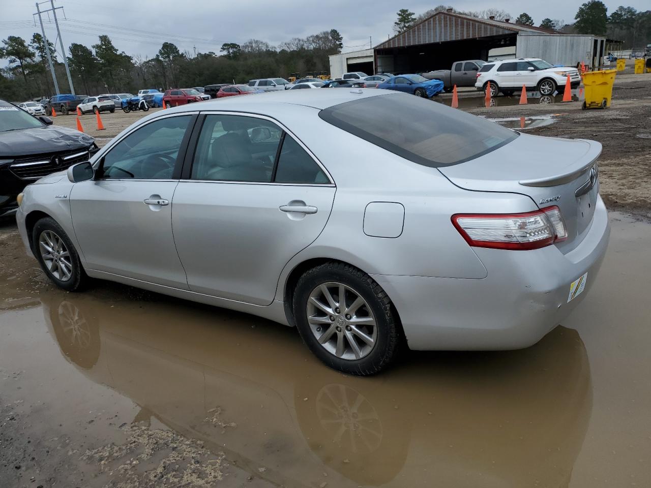 2011 Toyota Camry - Image 2
