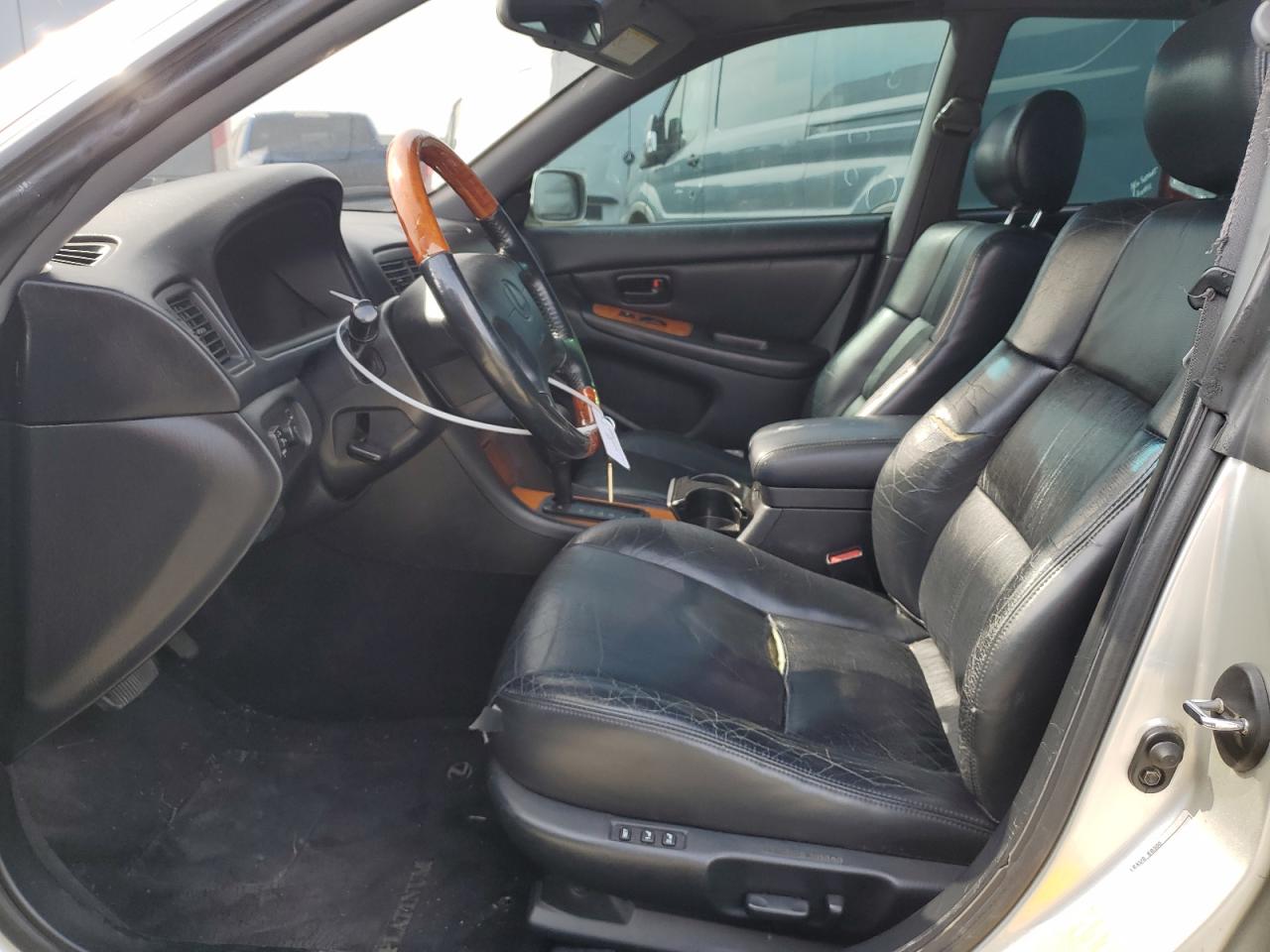2000 Lexus ES - Image 7