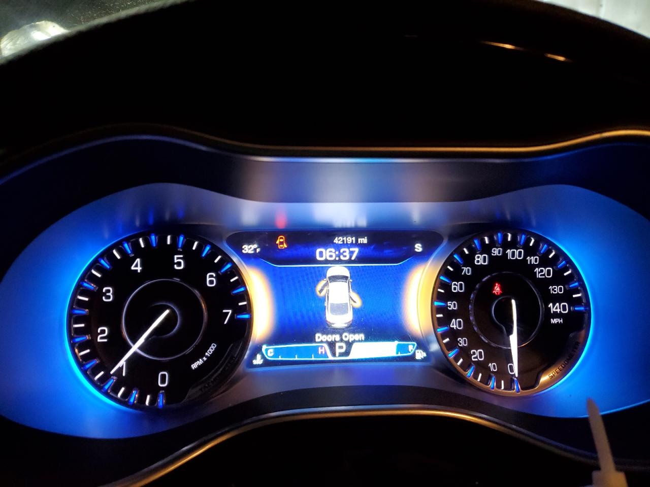 2015 Chrysler 200 - Image 9