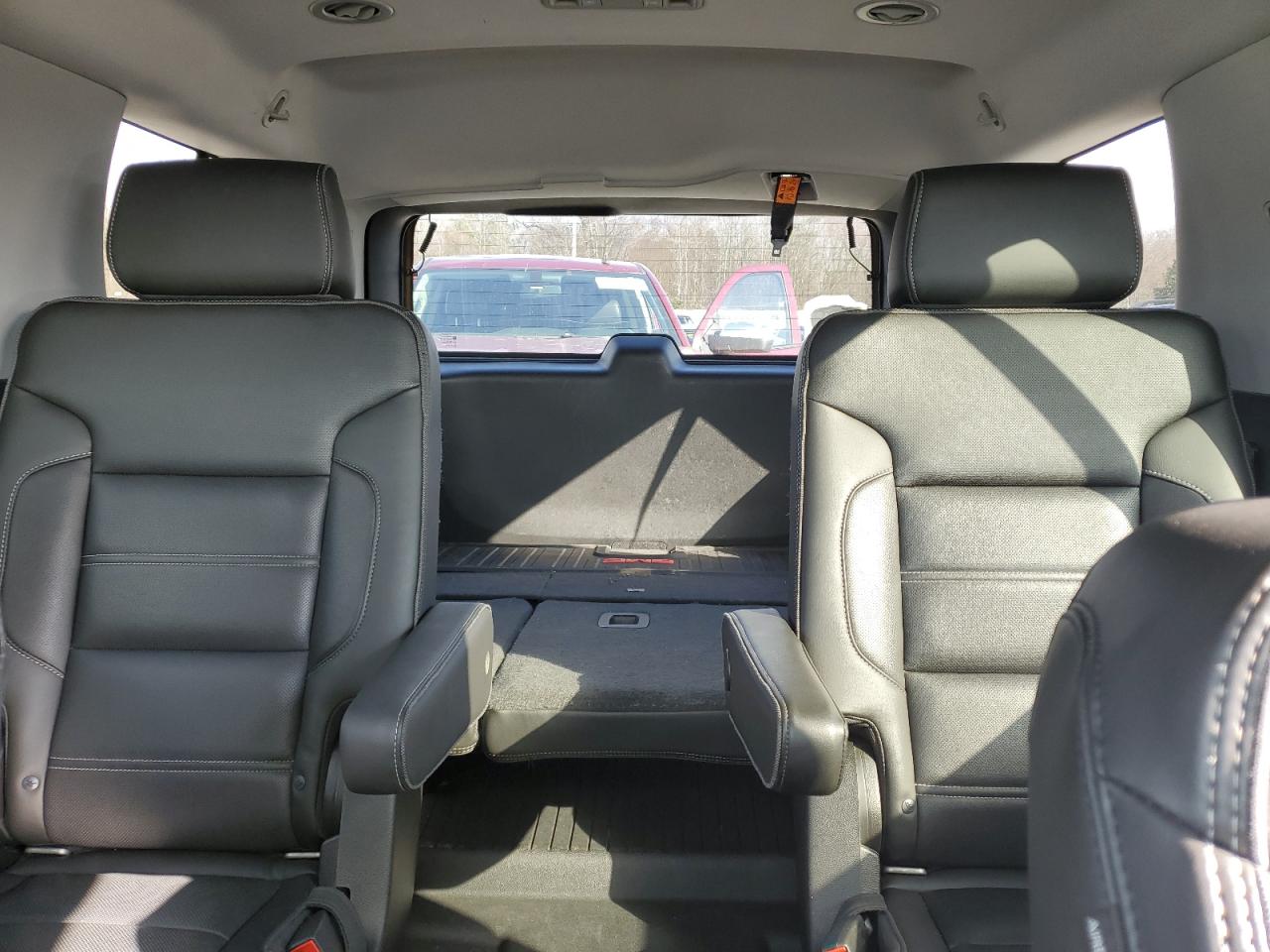 2018 GMC Yukon - Image 10