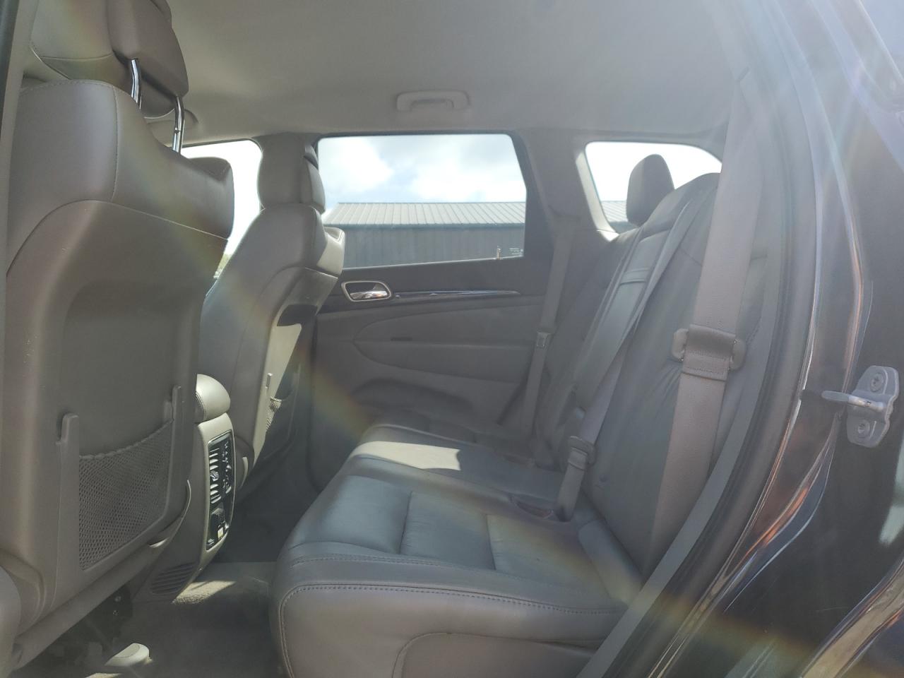 2012 Jeep Grand Cherokee - Image 11