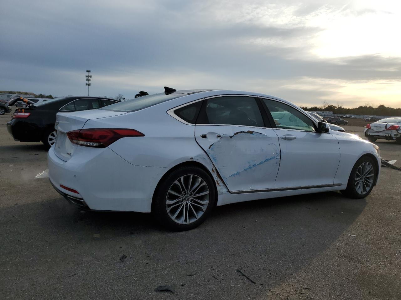 2015 Hyundai Genesis - Image 3