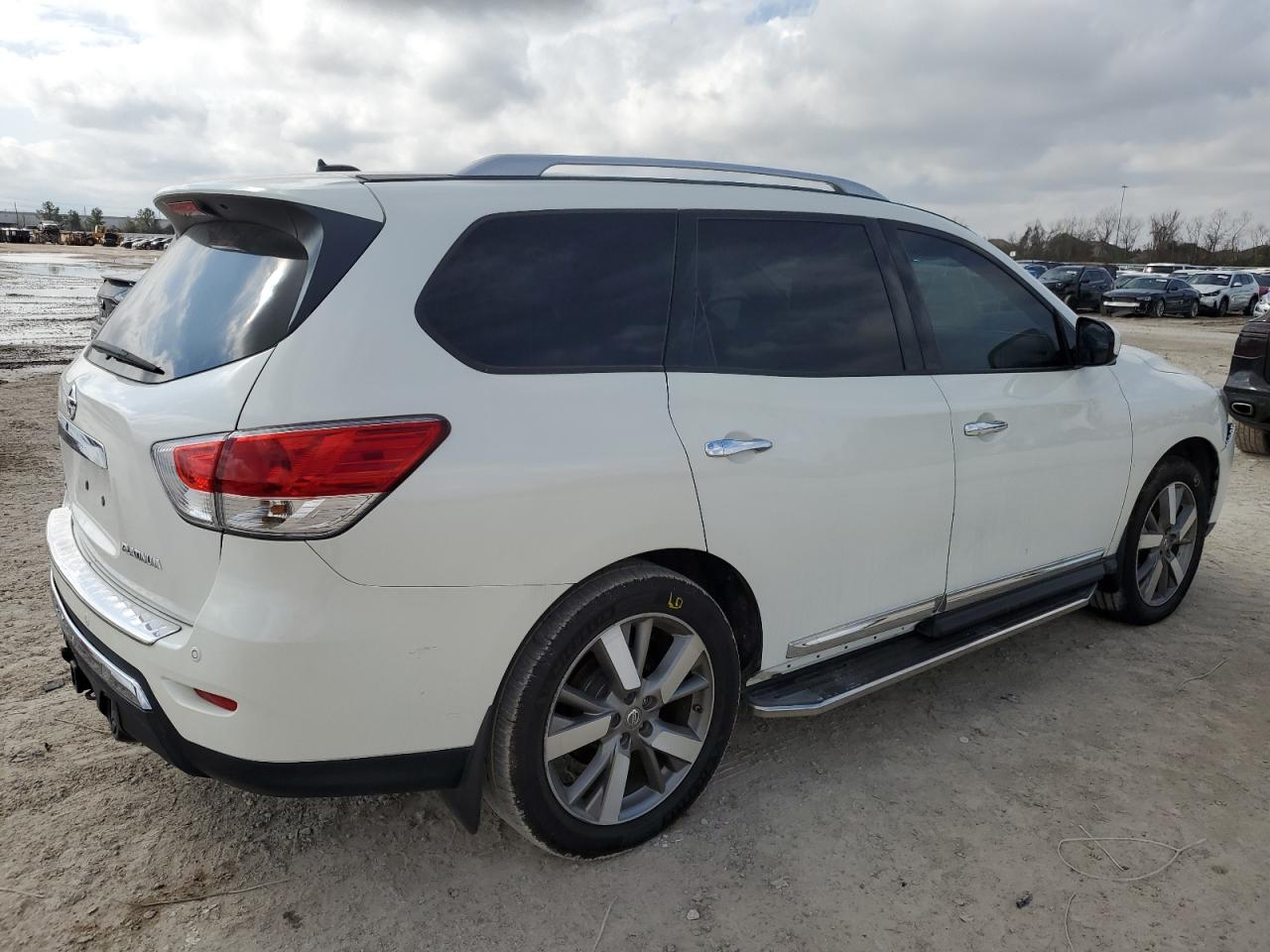 2015 Nissan Pathfinder - Image 3
