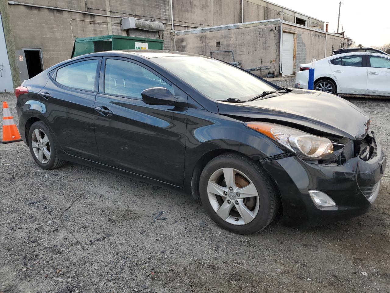2013 Hyundai Elantra - Image 4