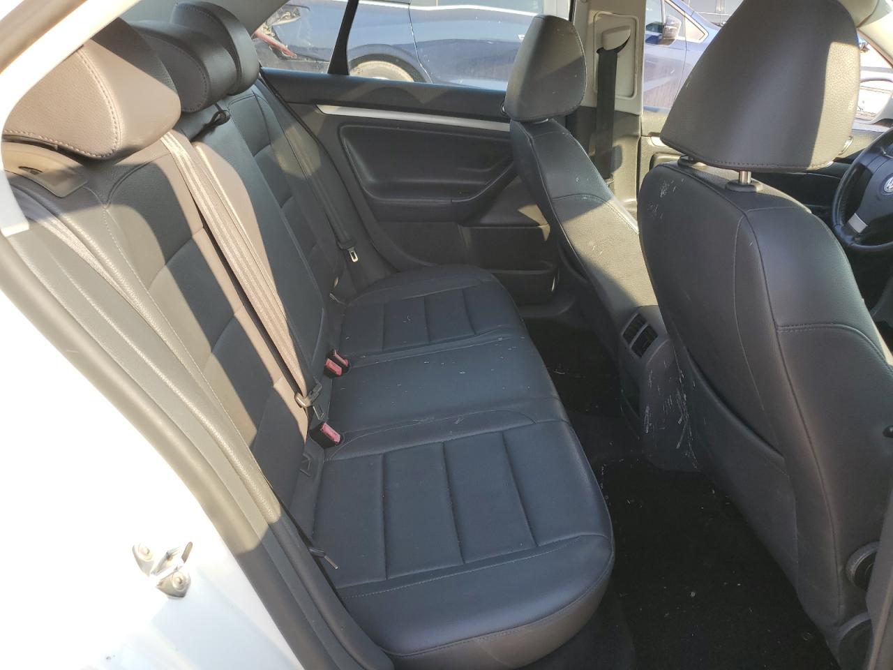2009 Volkswagen Jetta - Image 10