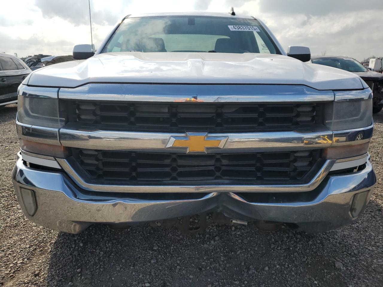 2016 Chevrolet Silverado - Image 5