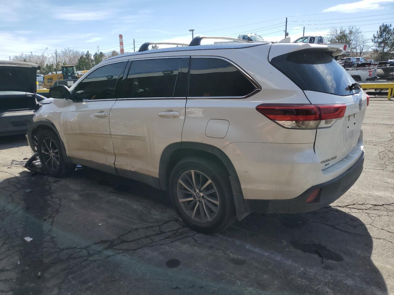 2019 Toyota Highlander - Image 2
