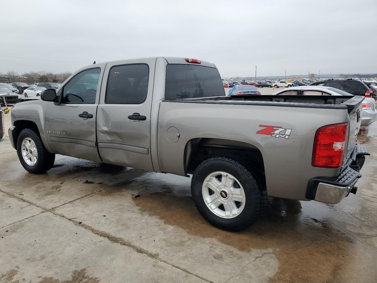 2009 Chevrolet Silverado - Image 2