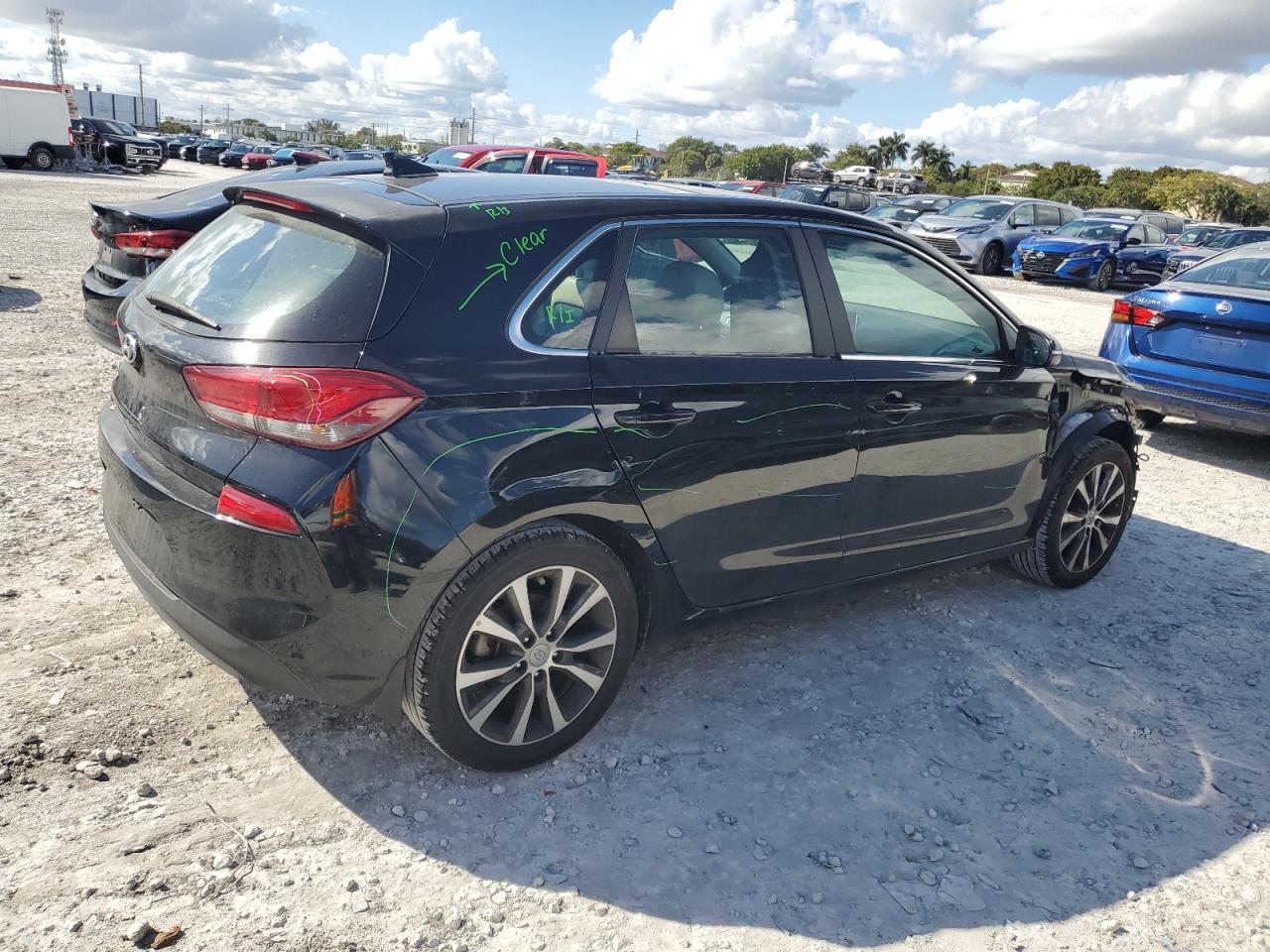 2020 Hyundai Elantra - Image 3