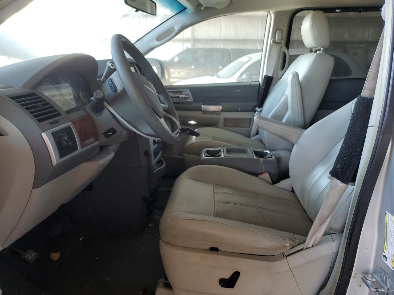 2008 Chrysler Town & Country - Image 7