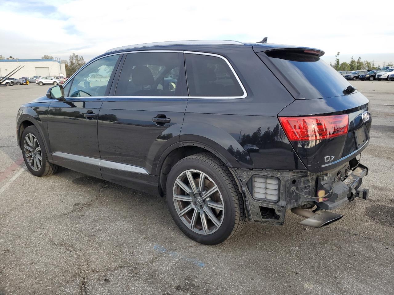 2017 Audi Q7 - Image 2