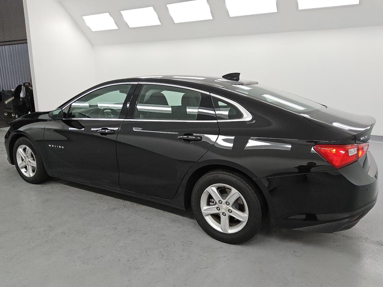 2023 Chevrolet Malibu - Image 2