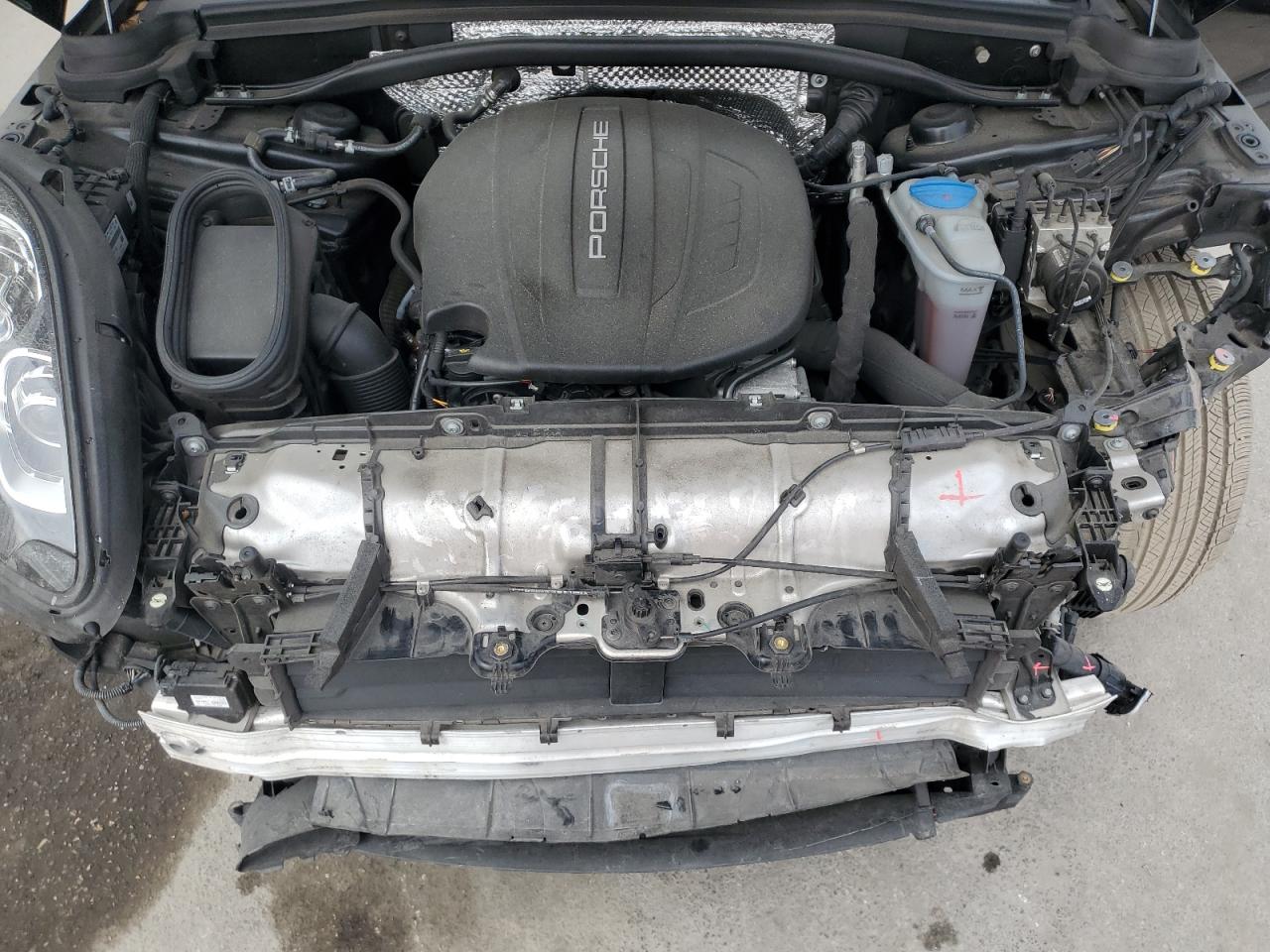 2018 Porsche Macan - Image 12