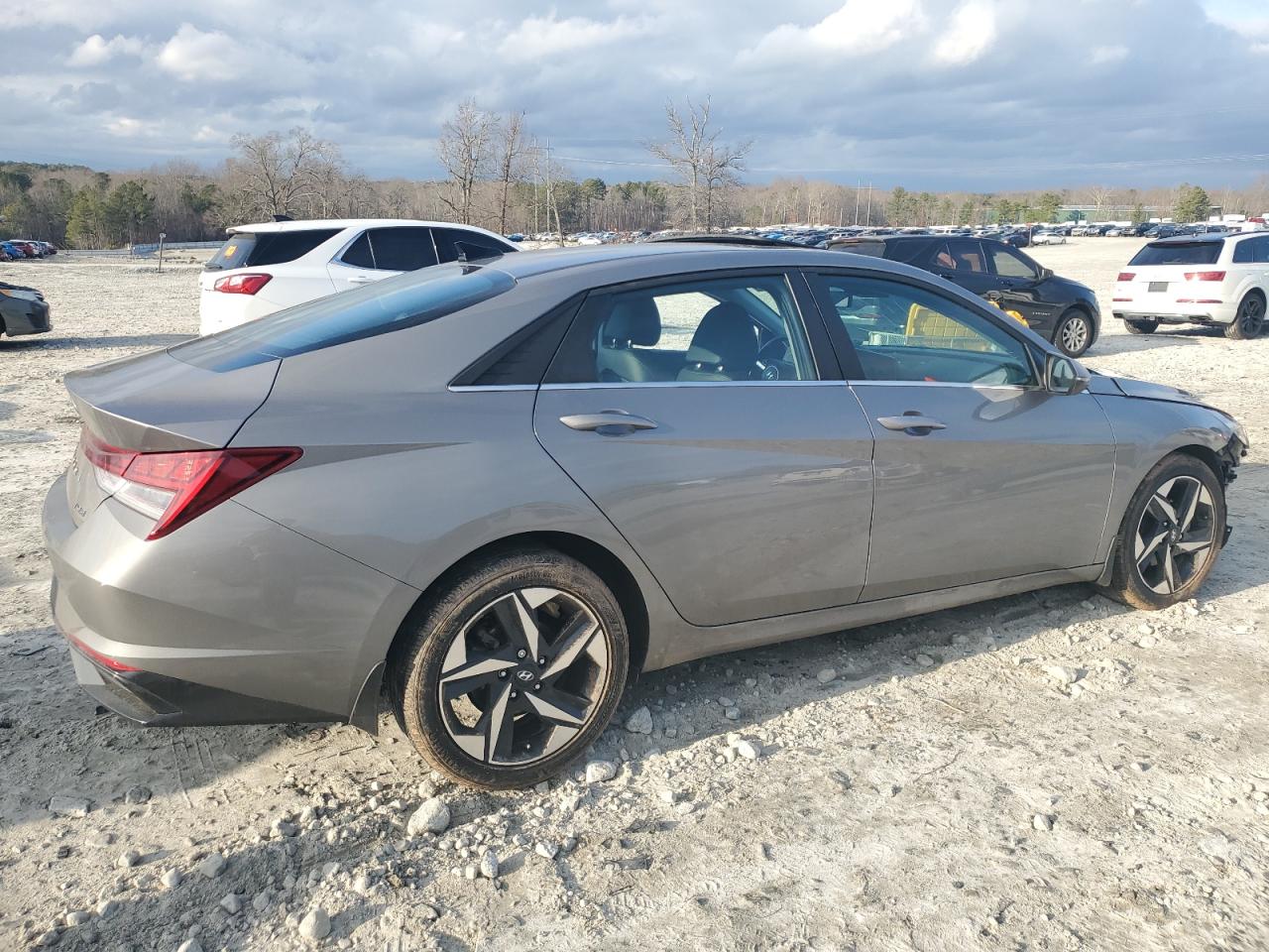 2022 Hyundai Elantra - Image 3