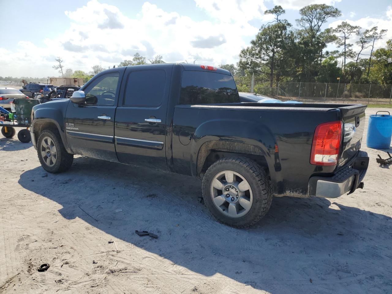 2011 GMC Sierra - Image 2