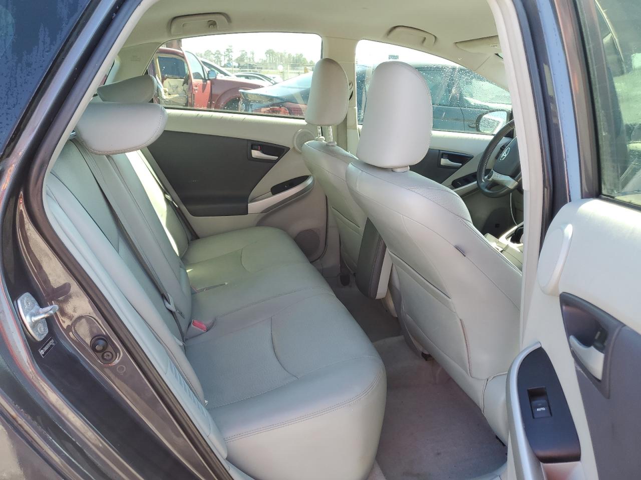 2011 Toyota Prius - Image 10