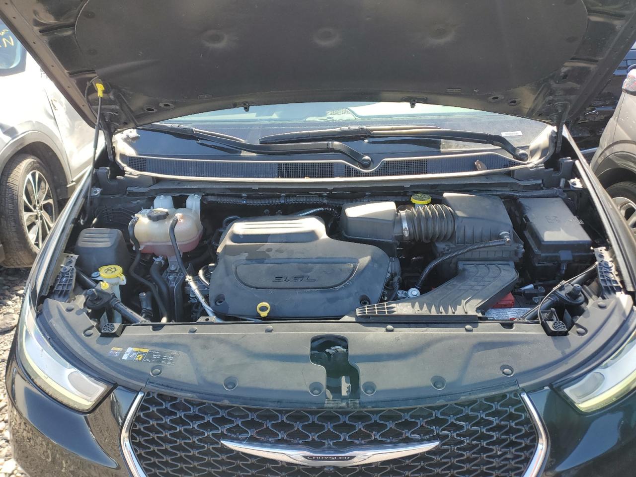 2022 Chrysler Pacifica - Image 12