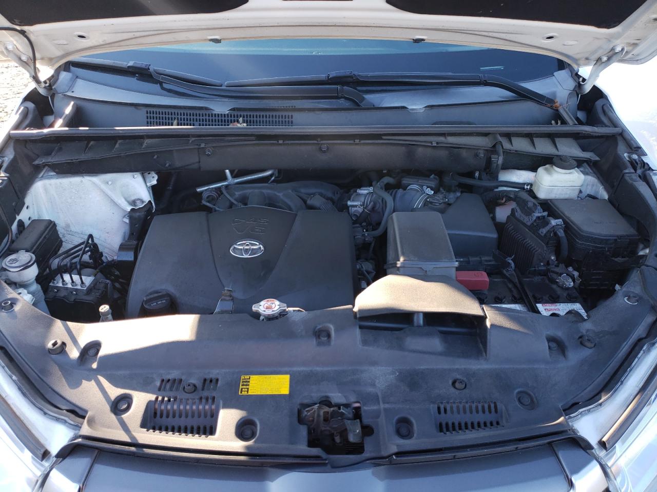 2019 Toyota Highlander - Image 12
