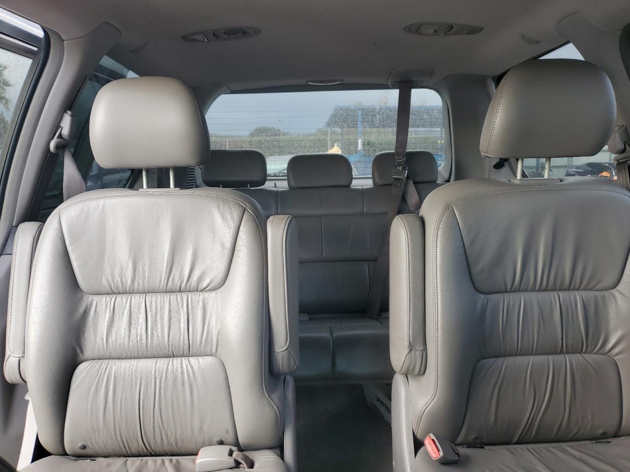 2004 Honda Odyssey - Image 10