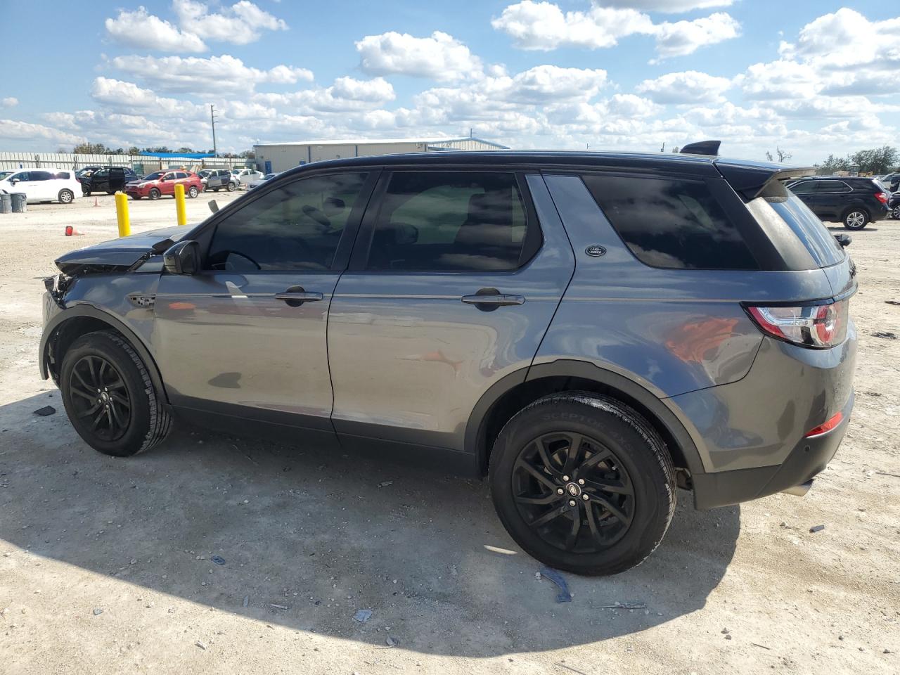 2018 Land Rover Discovery - Image 2
