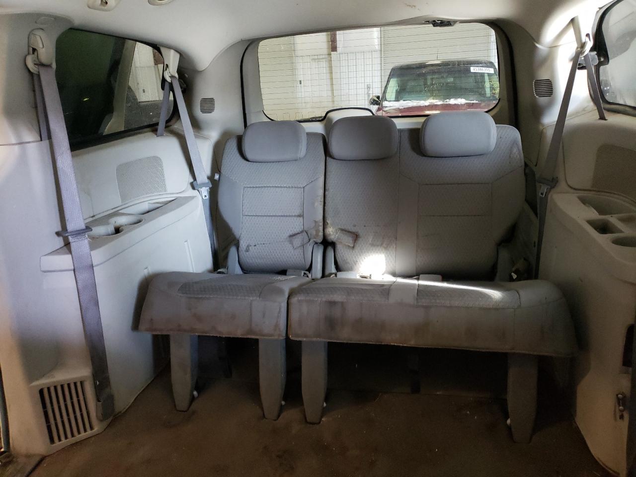 2008 Chrysler Town & Country - Image 10