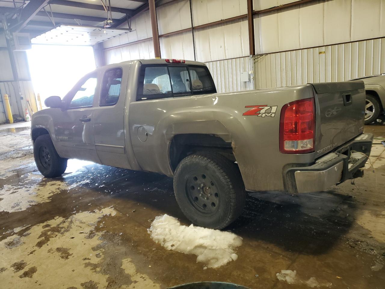 2009 GMC Sierra - Image 2