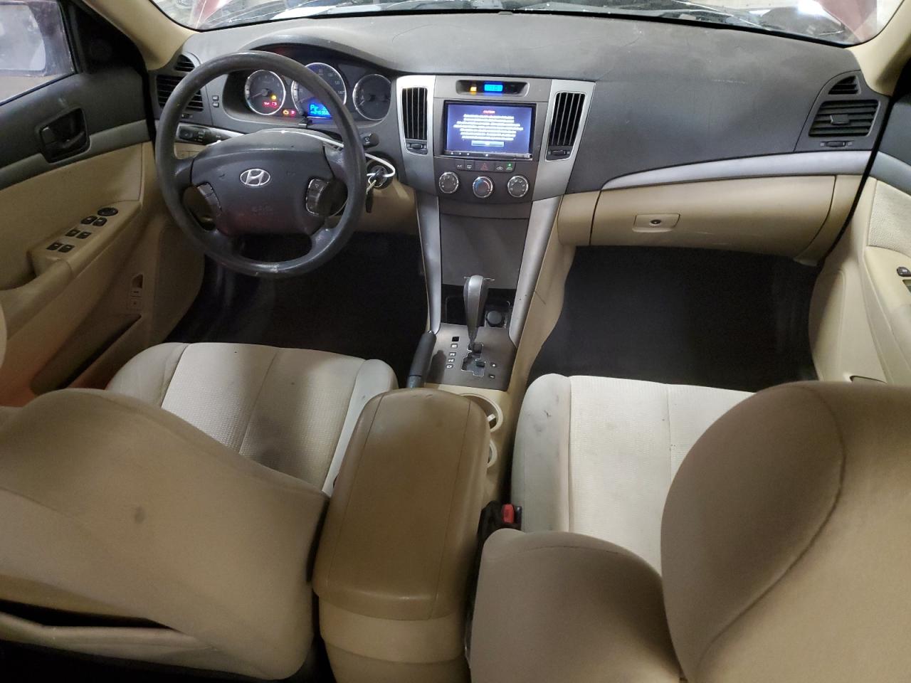 2010 Hyundai Sonata - Image 8