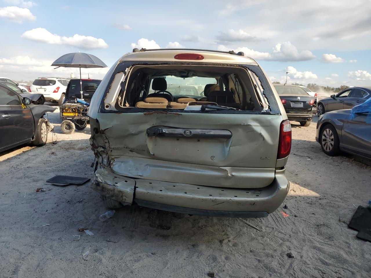 2005 Chrysler Town & Country - Image 6