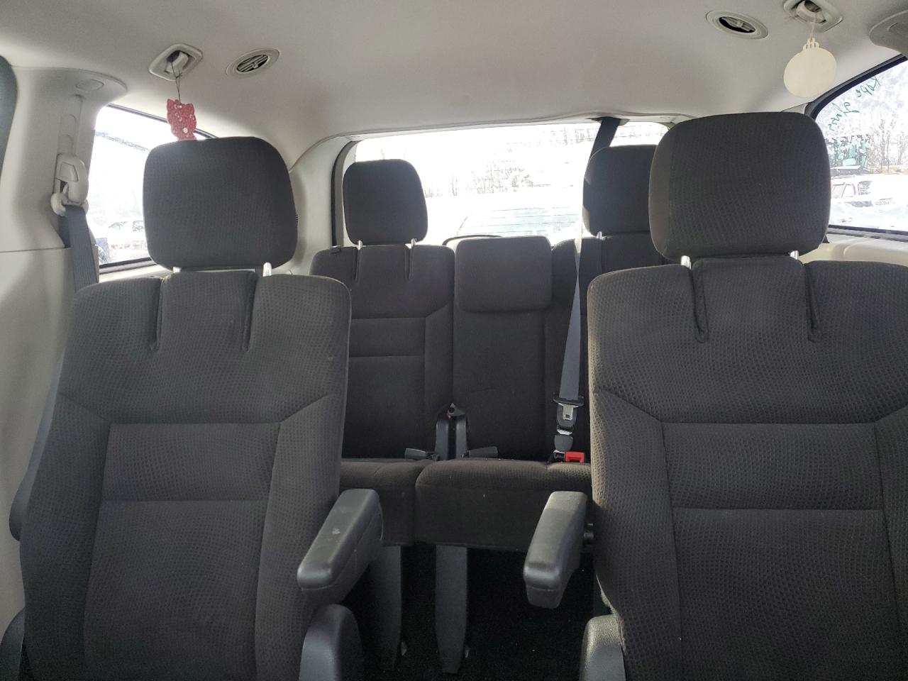2016 Dodge Caravan - Image 10