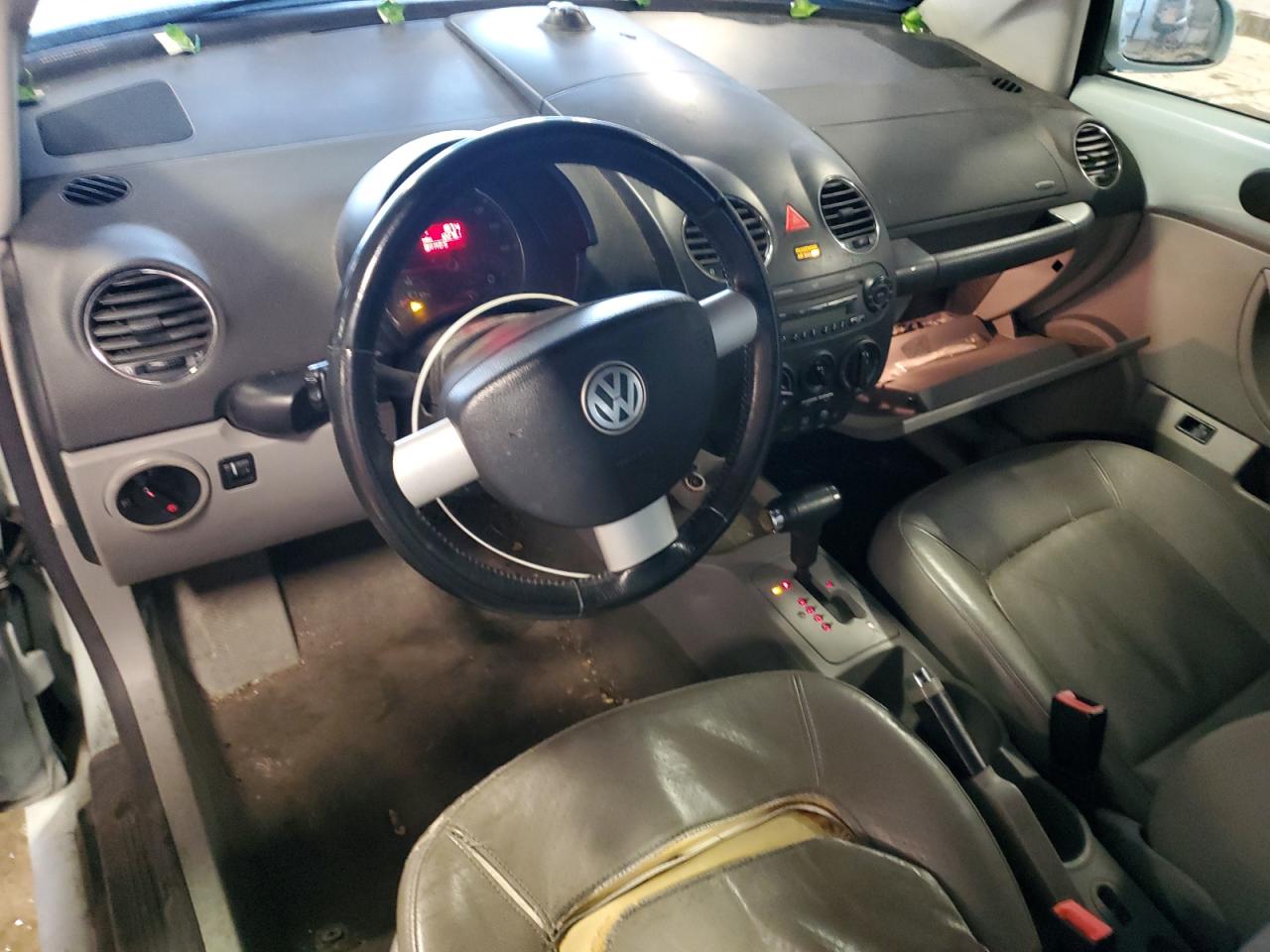 2006 Volkswagen Beetle - Image 8
