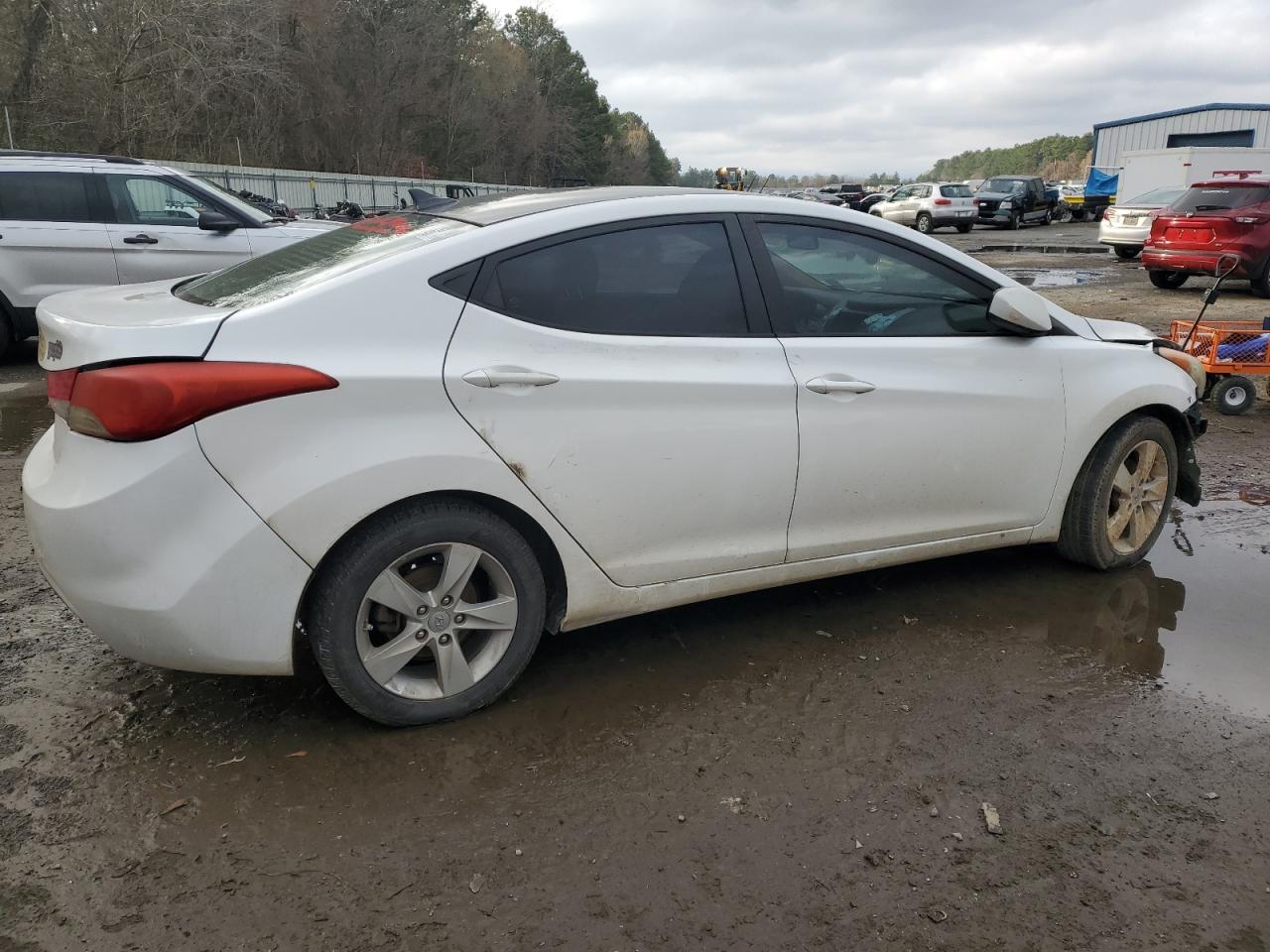 2013 Hyundai Elantra - Image 3