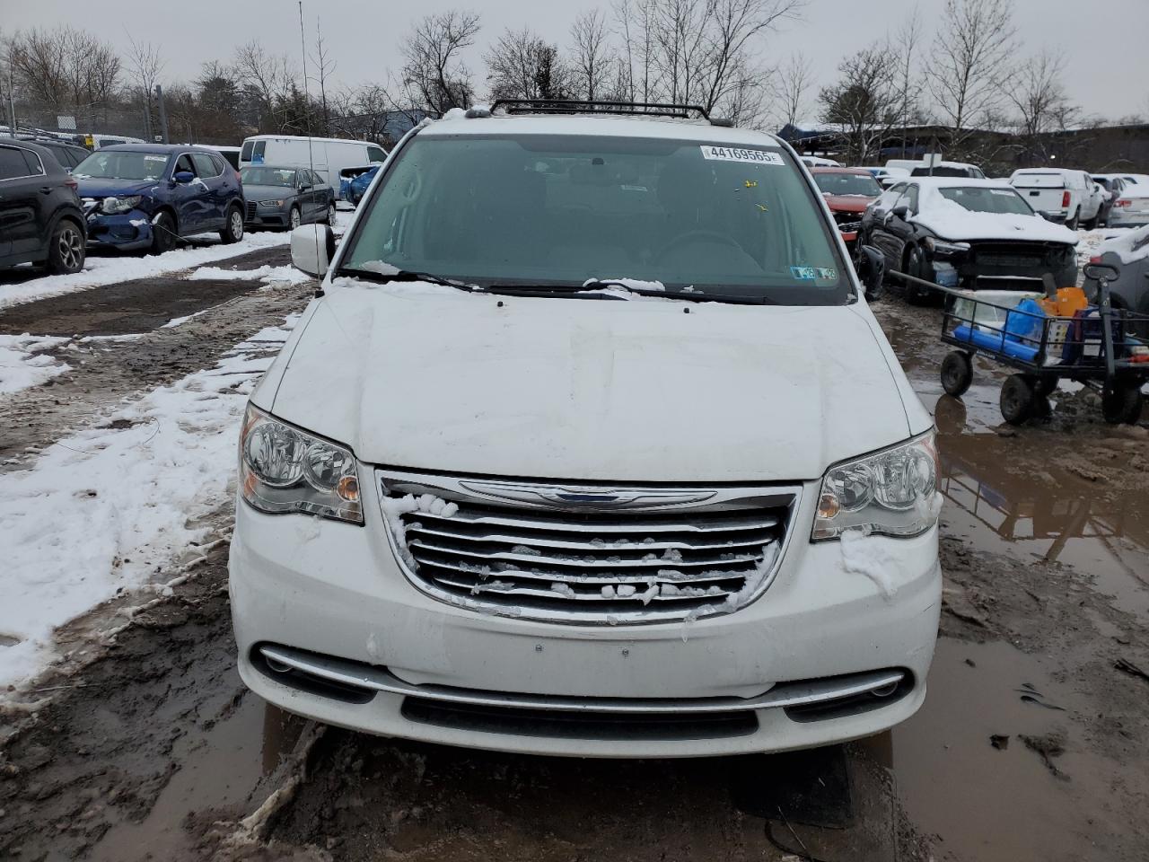 2016 Chrysler Town & Country - Image 5