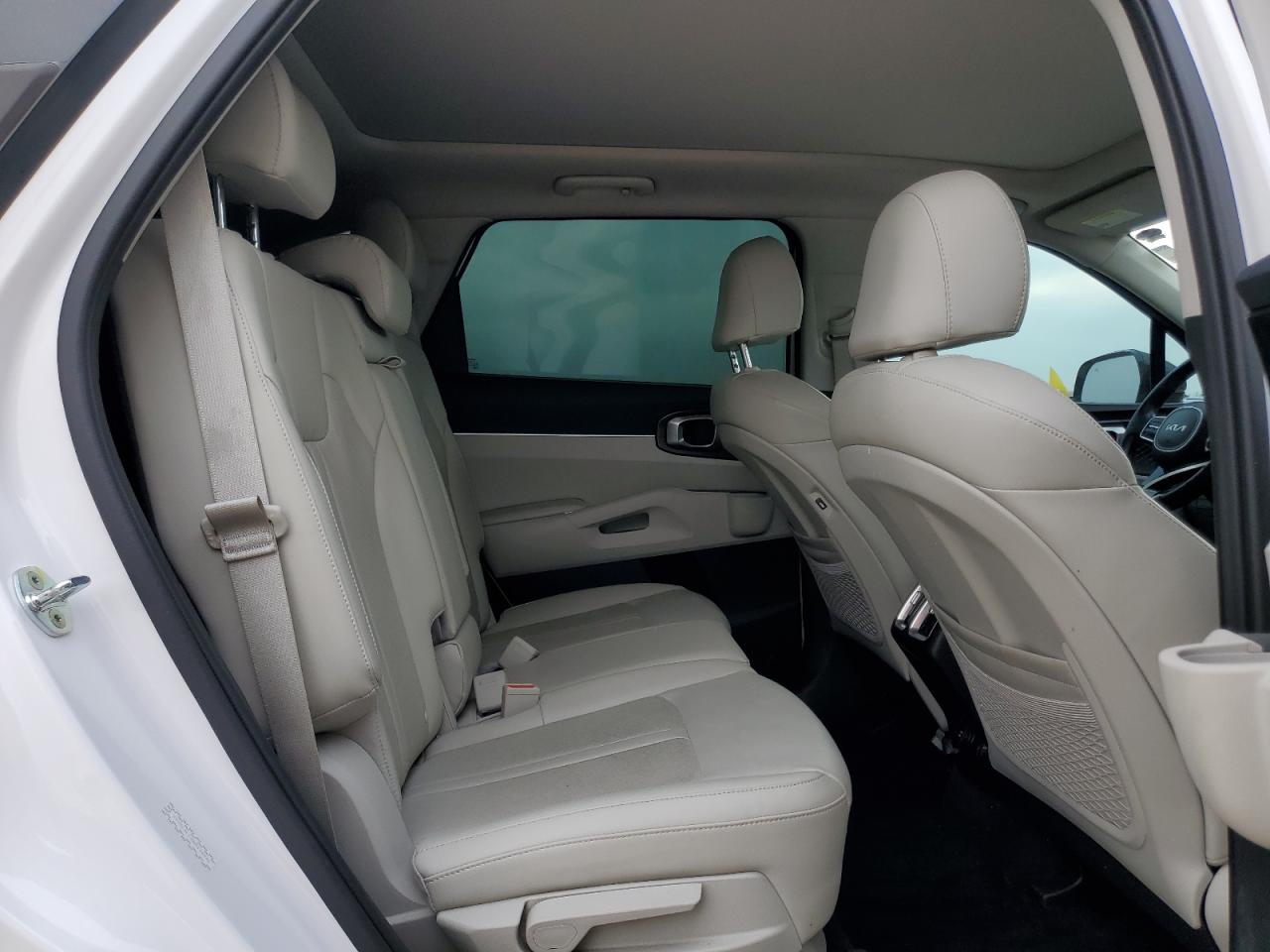 2022 Kia Sorento - Image 11