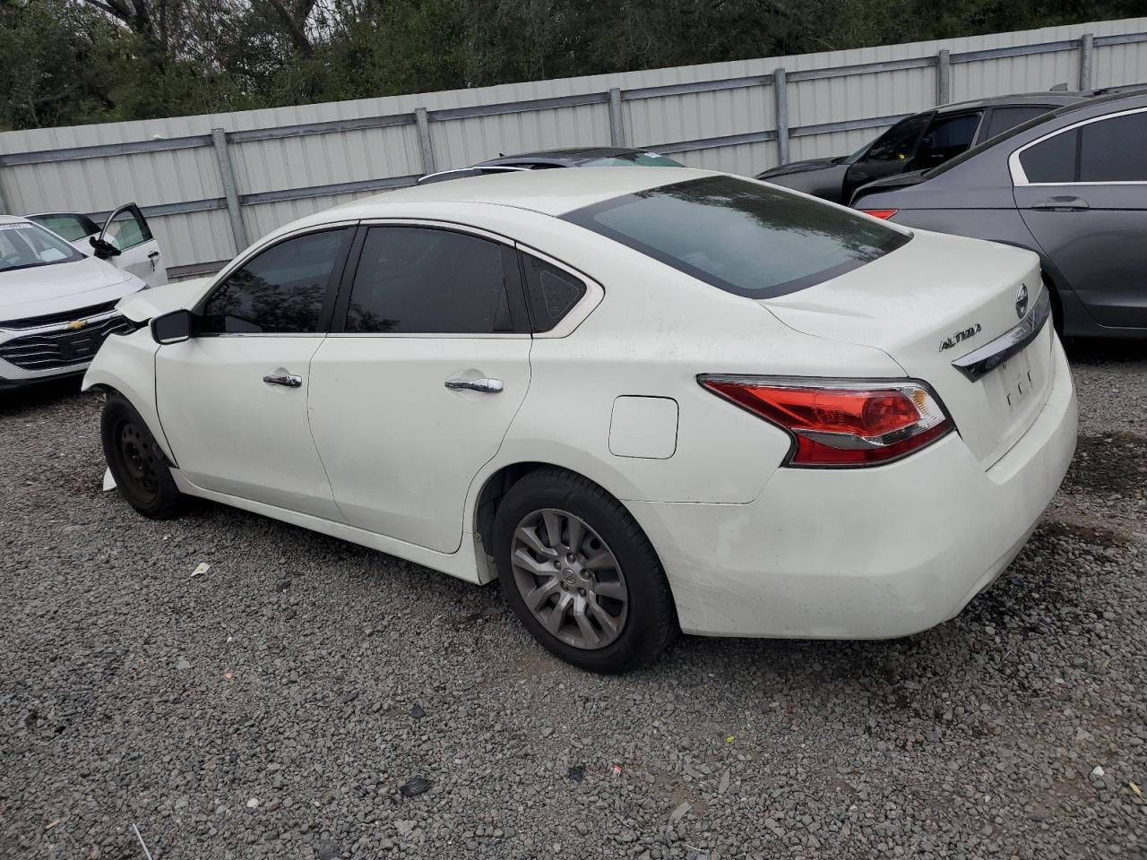 2015 Nissan Altima - Image 2