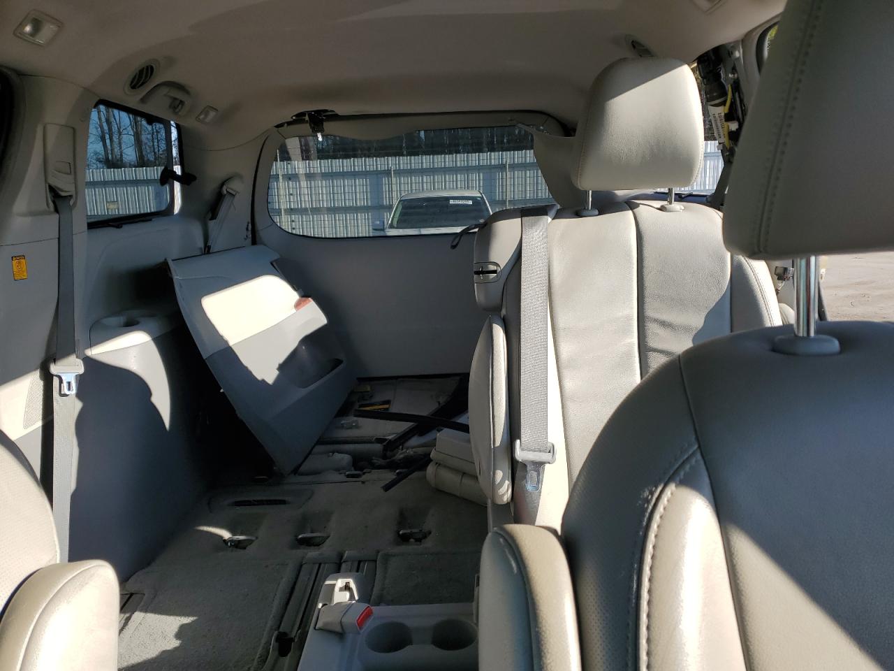 2012 Toyota Sienna - Image 10