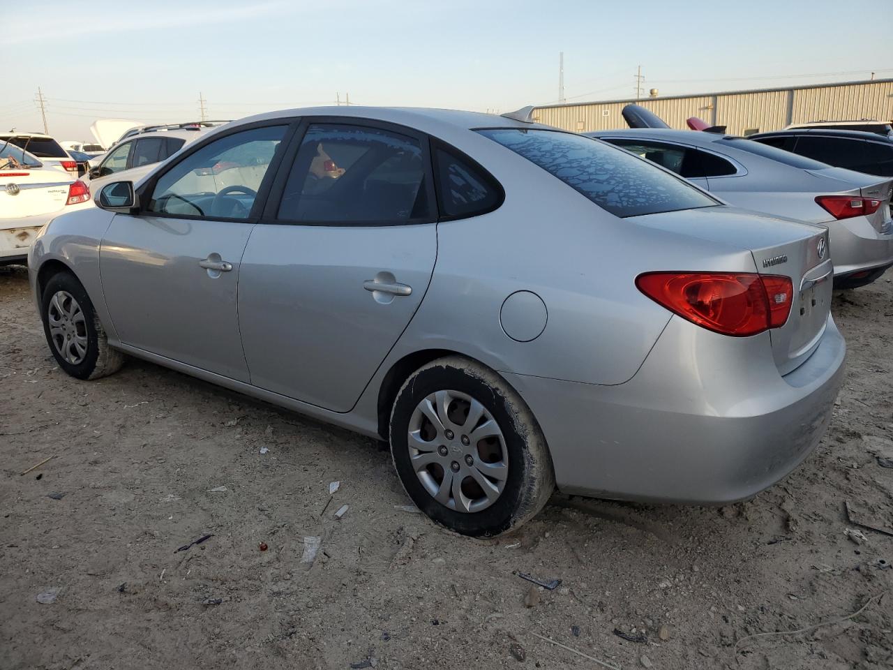 2010 Hyundai Elantra - Image 2