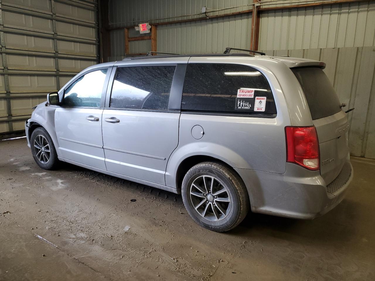 2017 Dodge Caravan - Image 2