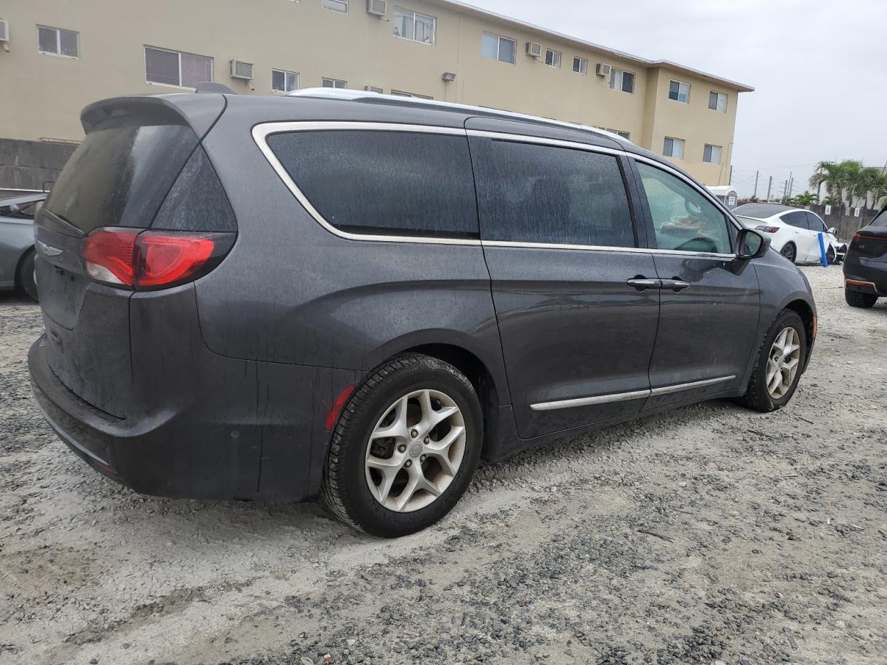 2018 Chrysler Pacifica - Image 3