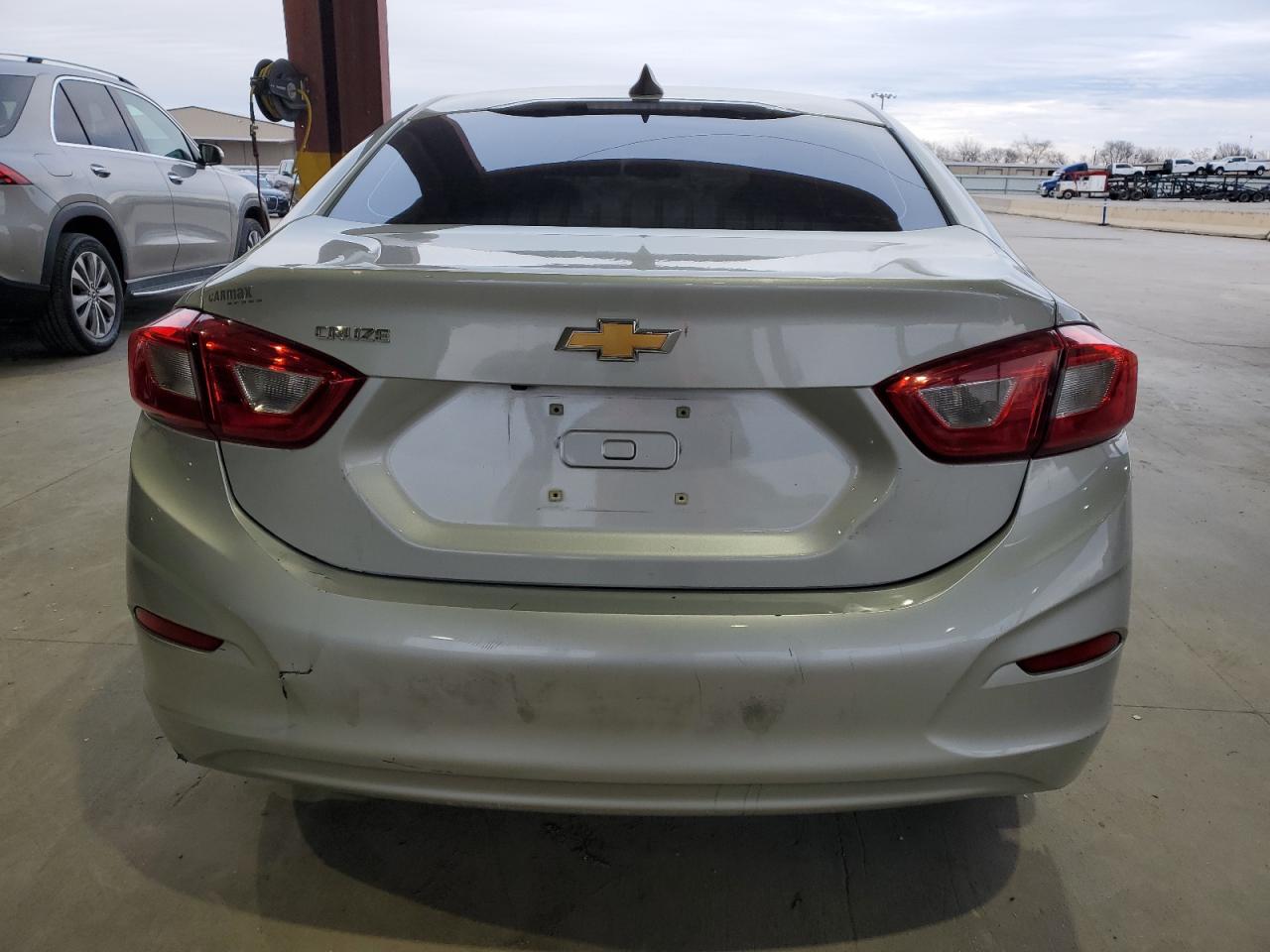 2019 Chevrolet Cruze - Image 6