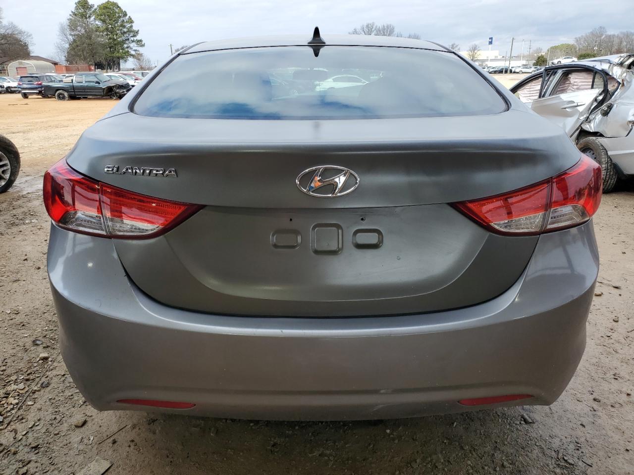 2013 Hyundai Elantra - Image 6