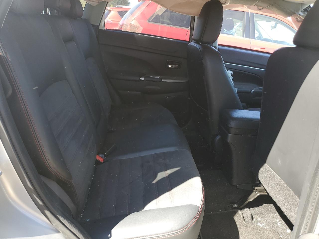 2019 Mitsubishi Outlander - Image 11