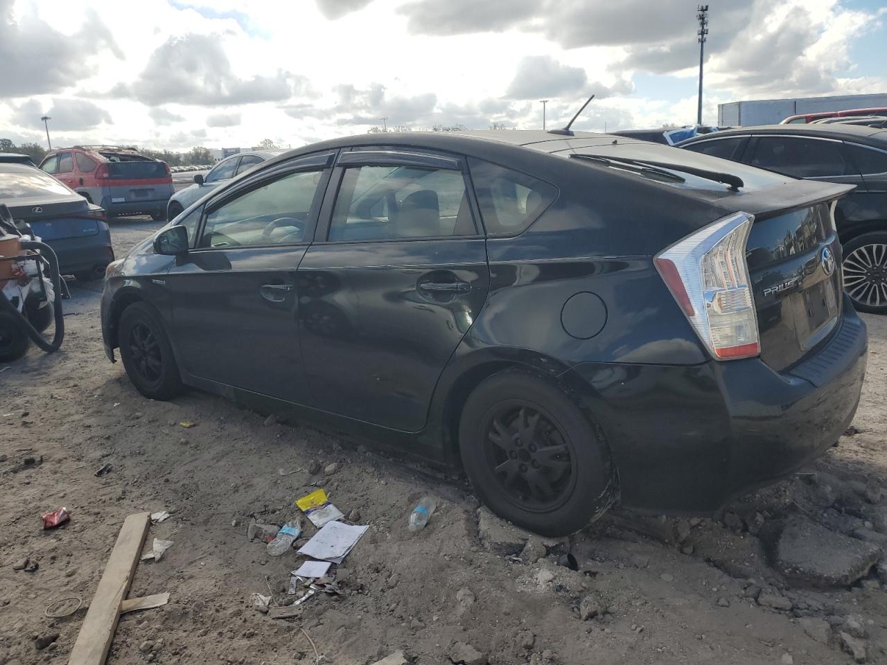 2011 Toyota Prius - Image 2